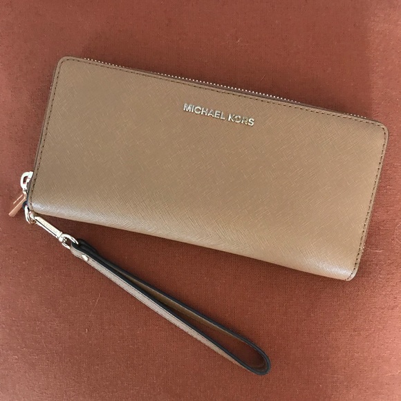 NWT Michael Kors Wallet - Picture 1 of 7
